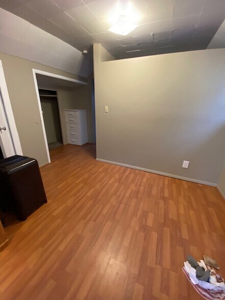 Building Photo - 808 Midland Ave
