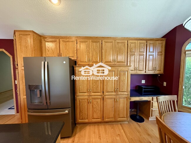 Building Photo - 10445 Fawns Way