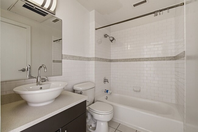 Building Photo - 809 6th St NW