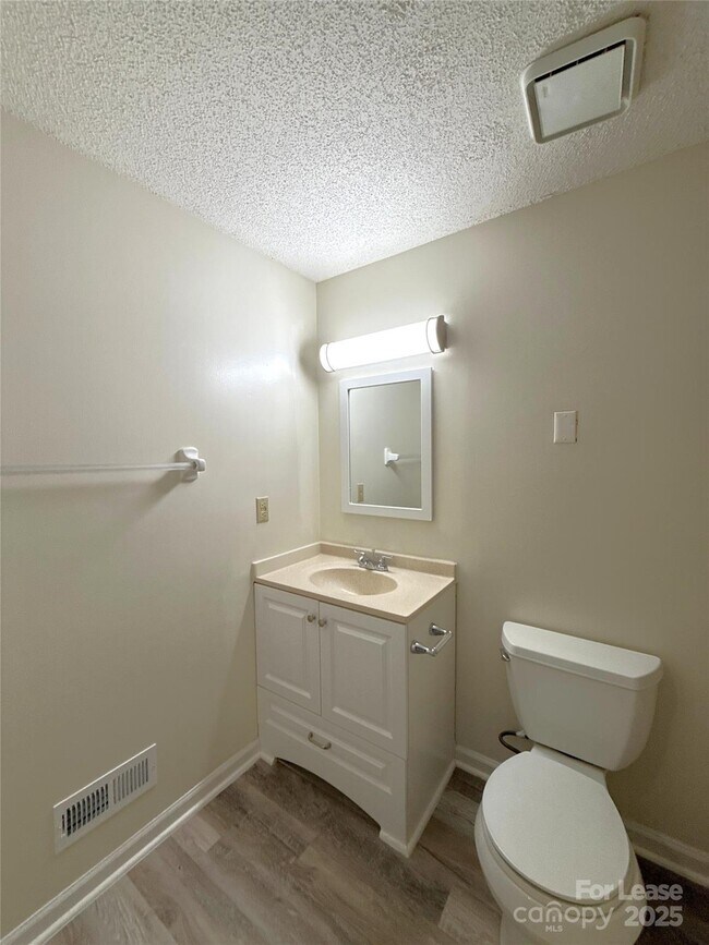 Building Photo - 2015 Bantry Ln