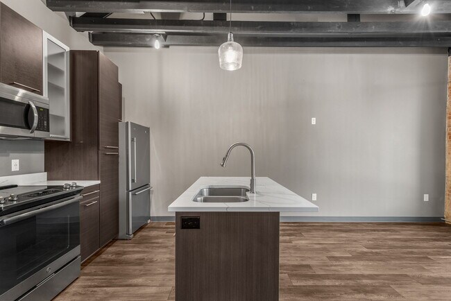 Building Photo - 901 9th St