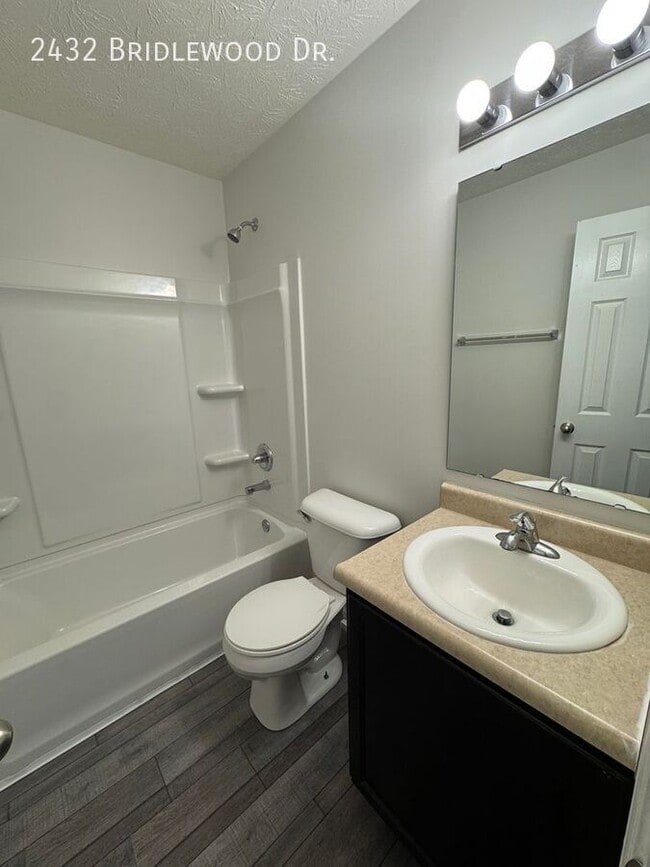 Building Photo - 2432 Bridlewood Dr