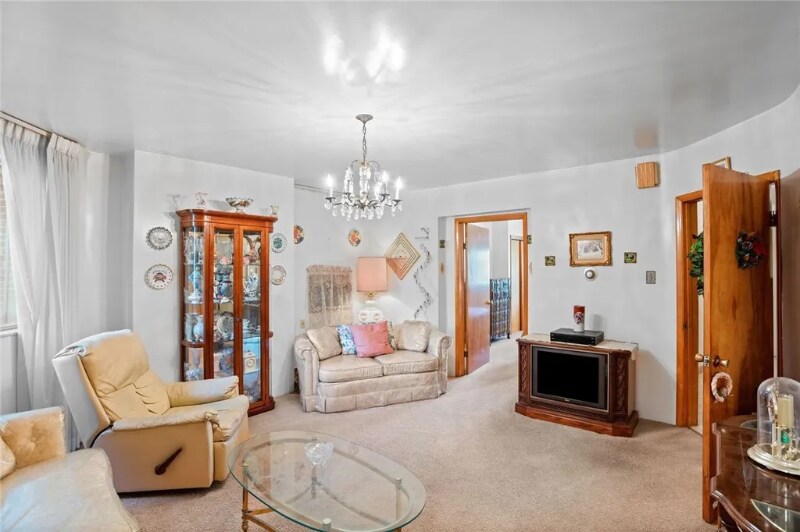 Building Photo - 3437 Parkview Ave