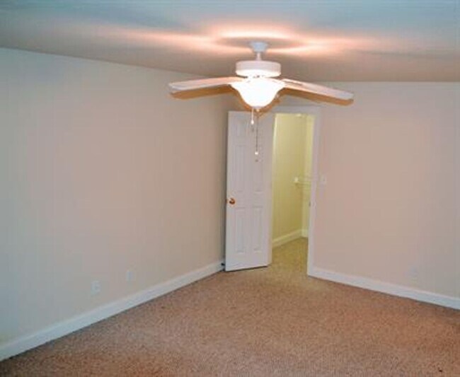 Building Photo - 125 Margate Dr