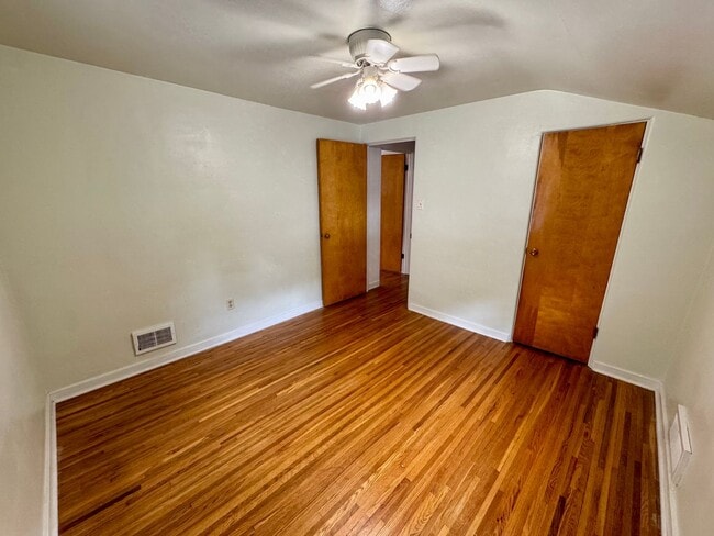 Building Photo - Charming 2 Bed 1 Bath in Beechview!