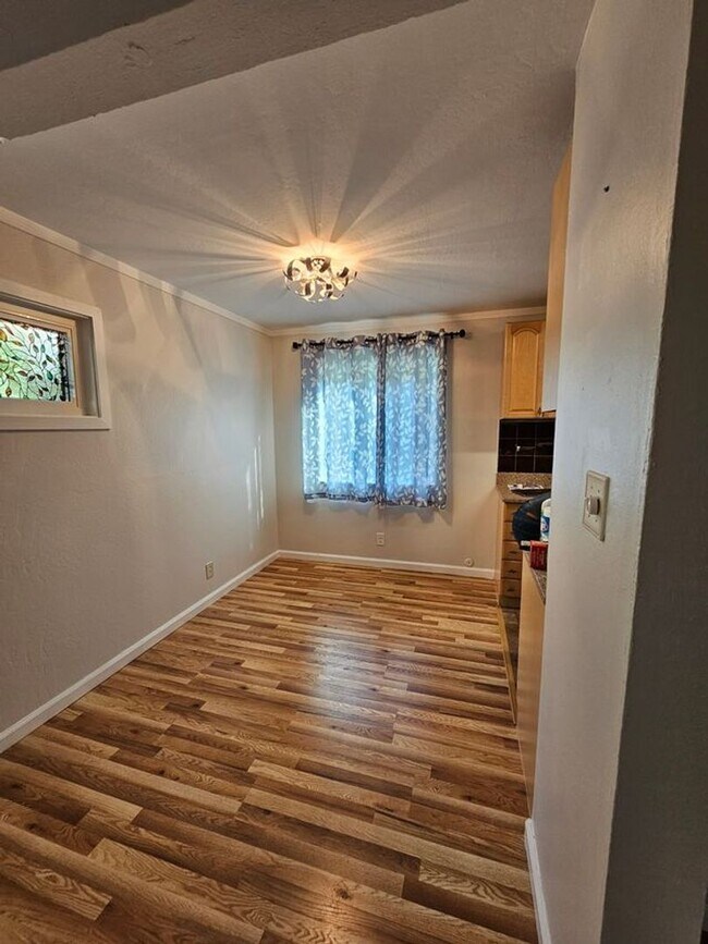 Building Photo - Unique FREESTANDING 2 Bed/ 1.5 Bath Townhome in Mountain View