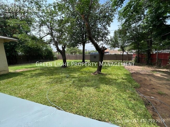 Building Photo - 1209 Desiree Ln