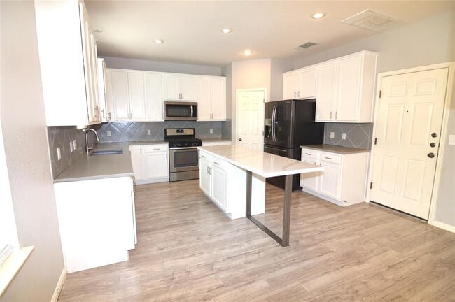 Building Photo - 916 Brighton Pl