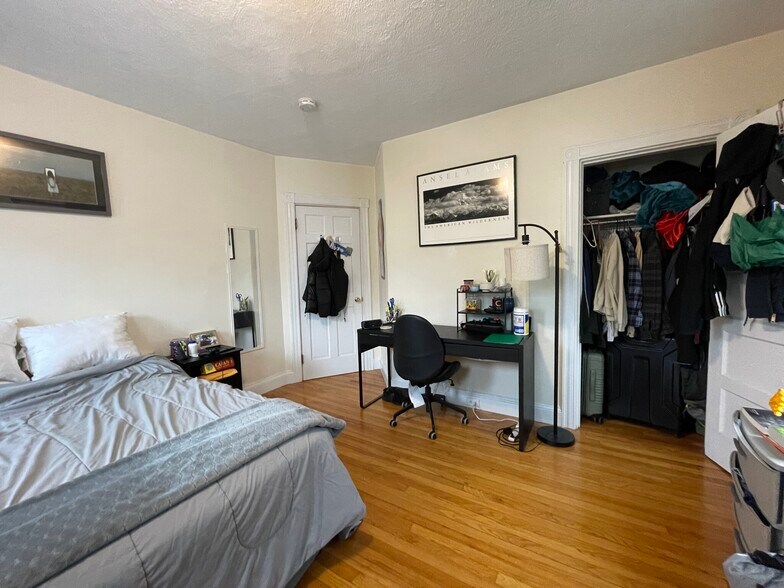 Building Photo - 65 Fairbanks St