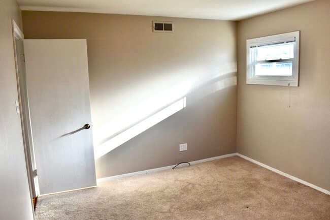 Building Photo - Updated 3 bedroom home in Norfolk