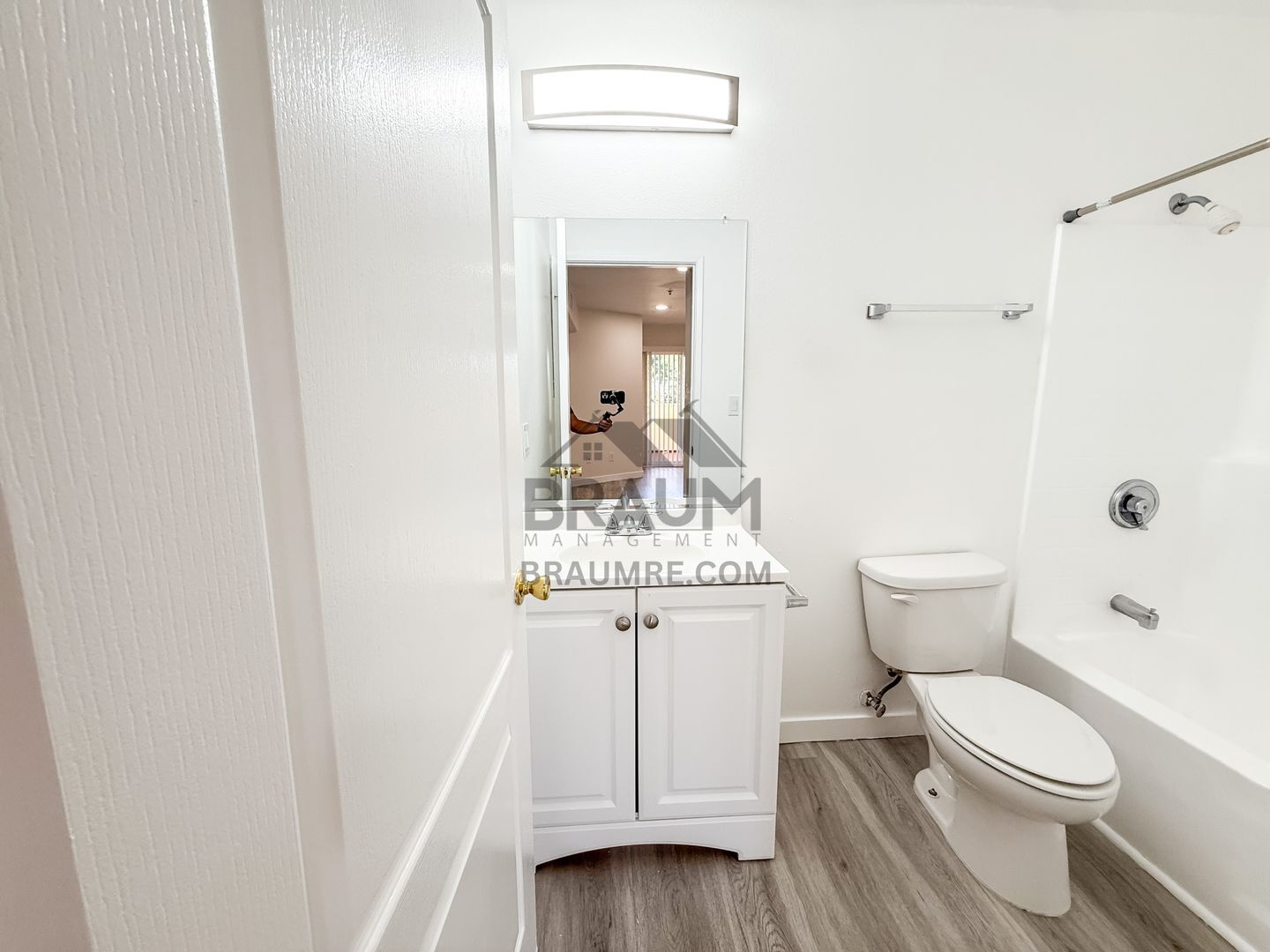 Building Photo - 7323 Winnetka Ave