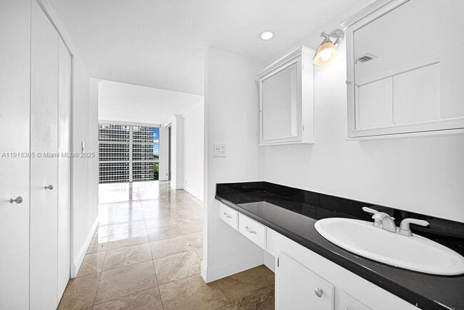 Building Photo - 1915 Brickell Ave