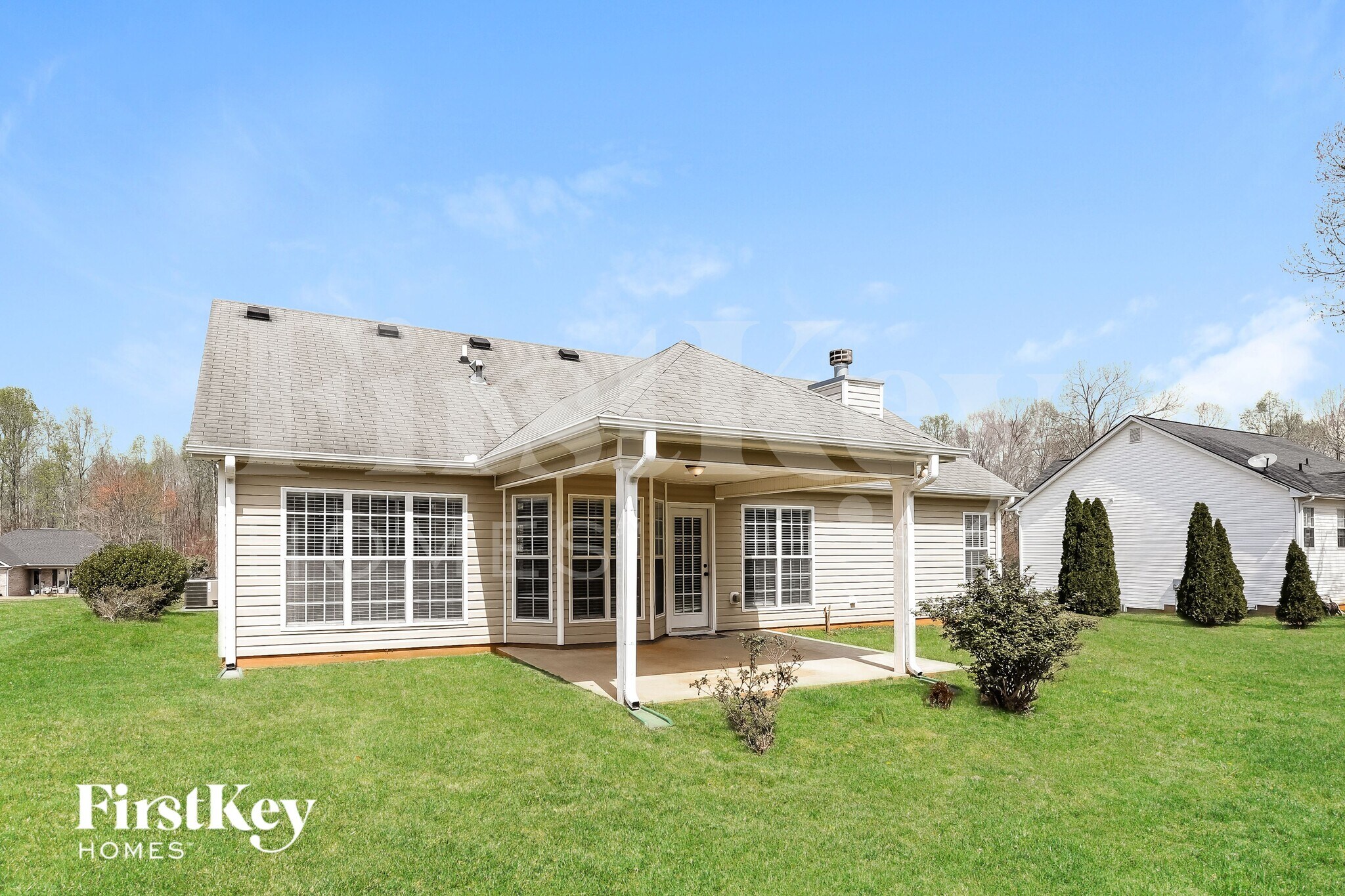 Building Photo - 807 Lazy Ln