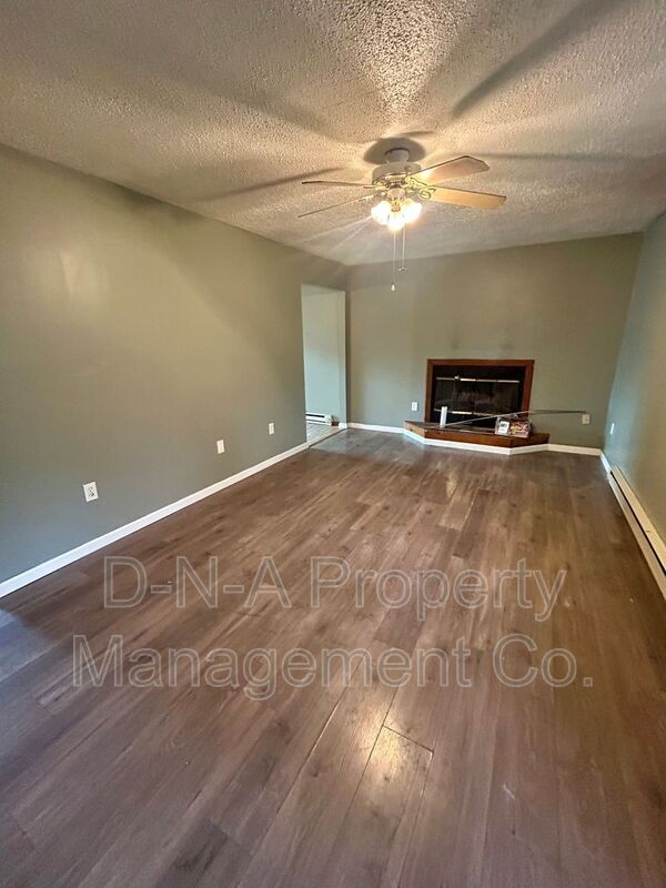 Building Photo - 5081 Pine Ridge Rd N