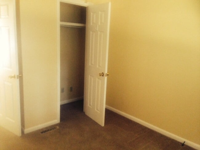 Building Photo - 2209 Jerry Jones Dr