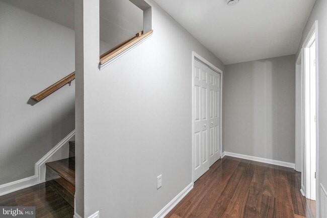 Building Photo - 1043 Downing Ct
