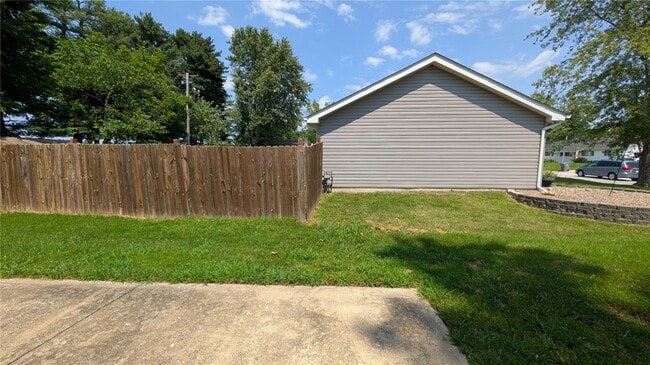 Building Photo - 303 Eggering Dr