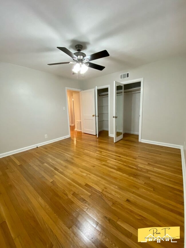 Building Photo - 304 Columbus Dr
