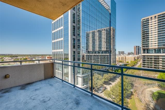 Building Photo - 2200 Victory Ave