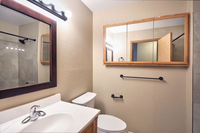 Building Photo - 2 Bed 3 Bath Townhome Minutes From Peterson Air Force Base!!!