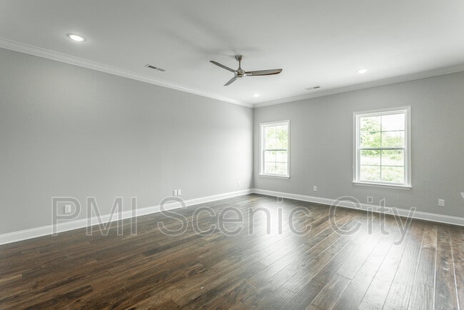 Building Photo - 591 Bellingham Dr NE