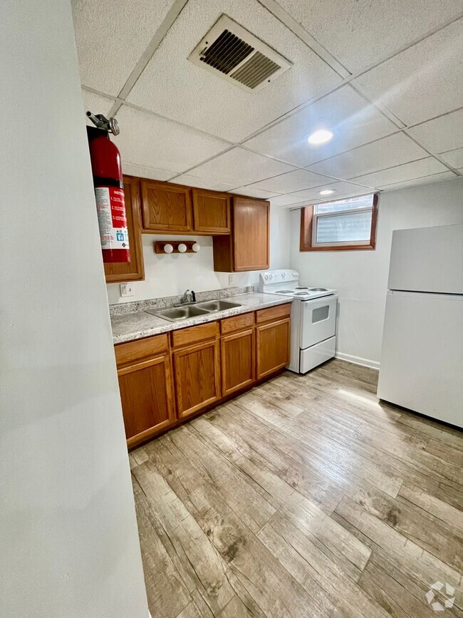 Building Photo - 813