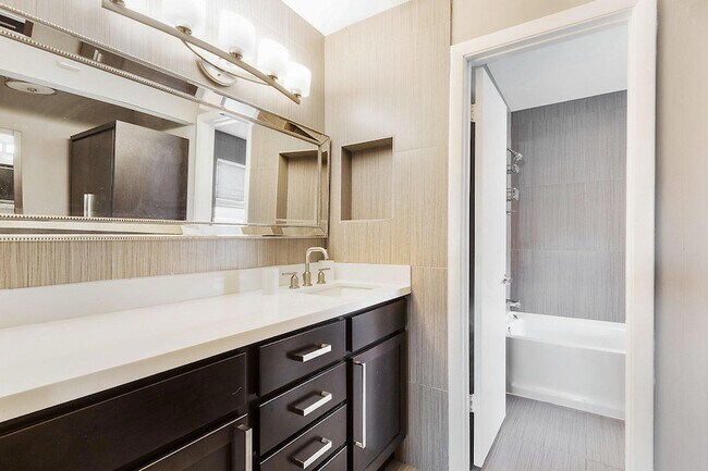 Building Photo - 13115 Belhaven Ct