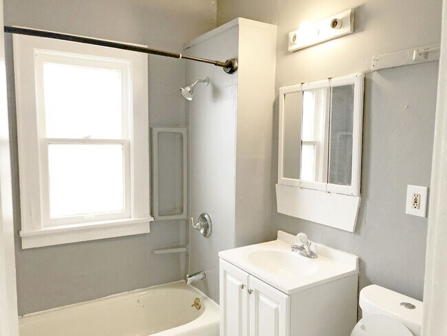 Building Photo - 3584 E 151st St
