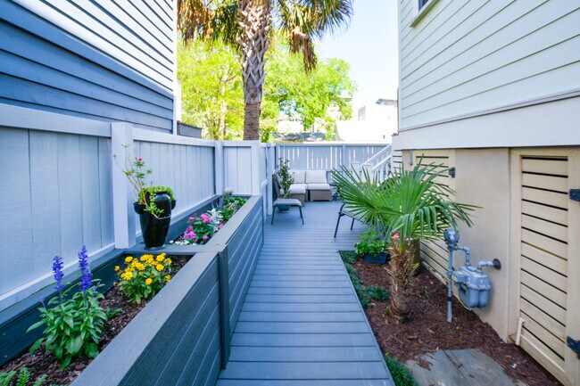 Building Photo - Fully Furnished Home in Downtown Charleston