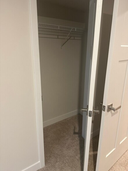 Building Photo - 8905 Blackthorne Pl
