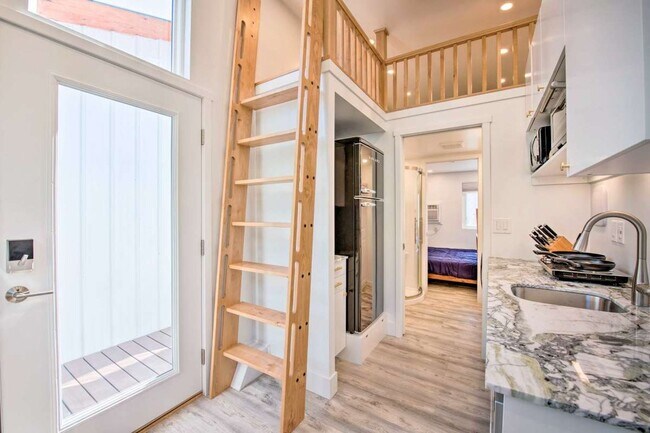 Building Photo - 161 Vidas Ave