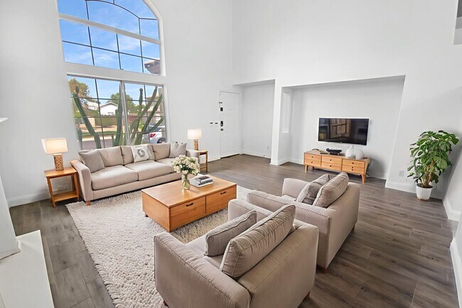 Building Photo - 10928 Vista Ave