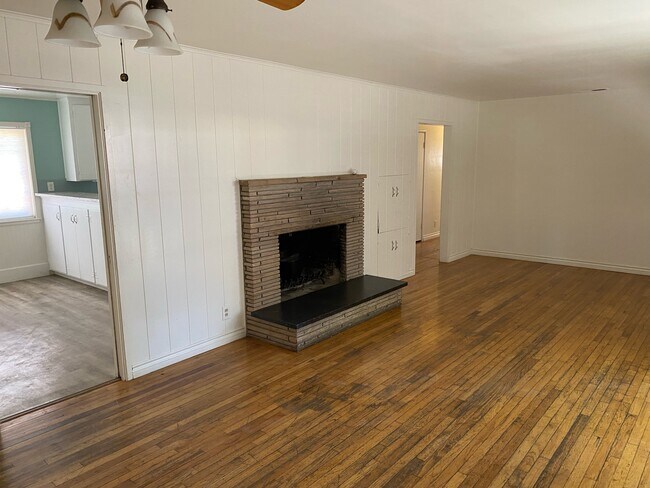 living room - 1421 N Cherry St