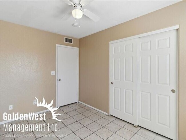 Building Photo - Spacious 4Bdm 2Ba Downtown Duplex