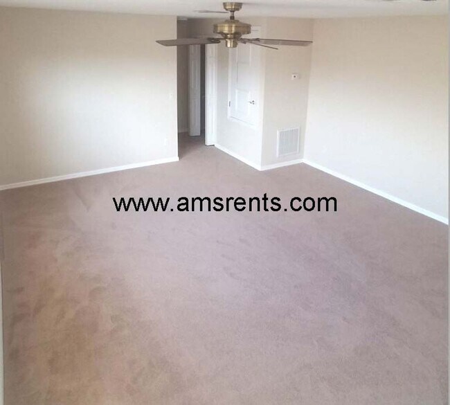 Building Photo - Spacious 5 bedroom home in Hunter Creek