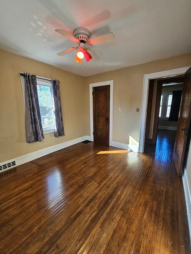 2nd room - 709 Camlin Ave