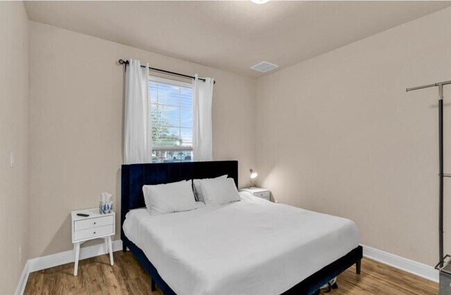 Building Photo - 129 Birkshire Dr