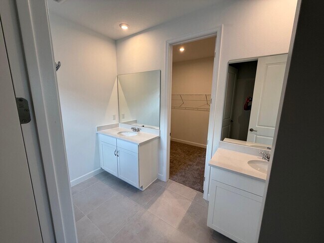 Building Photo - 9555 SW Indra Wy