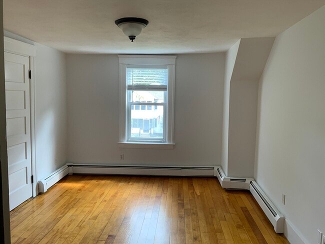 Building Photo - 33 Bedford Ave