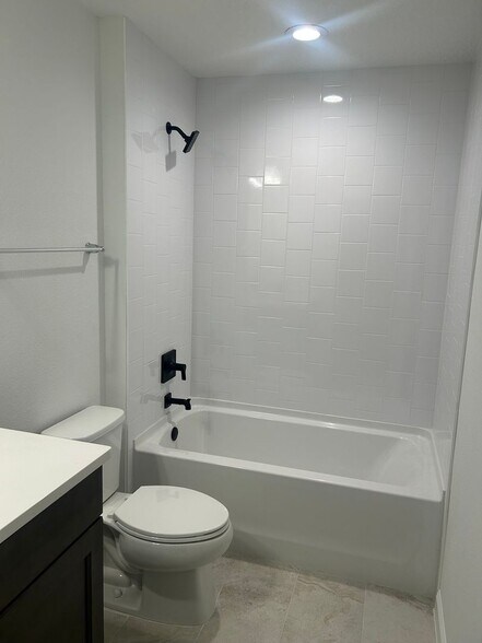 Building Photo - 1593 Pinecliff Dr