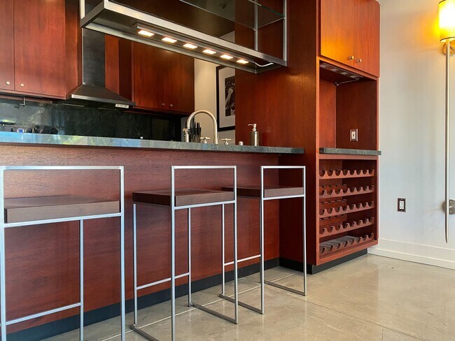 Building Photo - LUXURY TOP-FLOOR 2BR/2.5BA PENTHOUSE LOFT ...