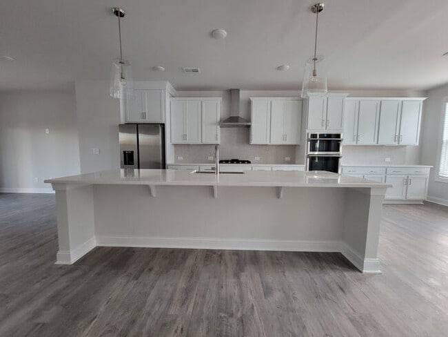 Building Photo - Beautiful Townhome with 3 bedrooms, three ...