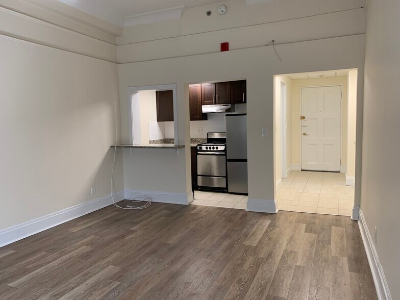 Building Photo - 62 Boylston St