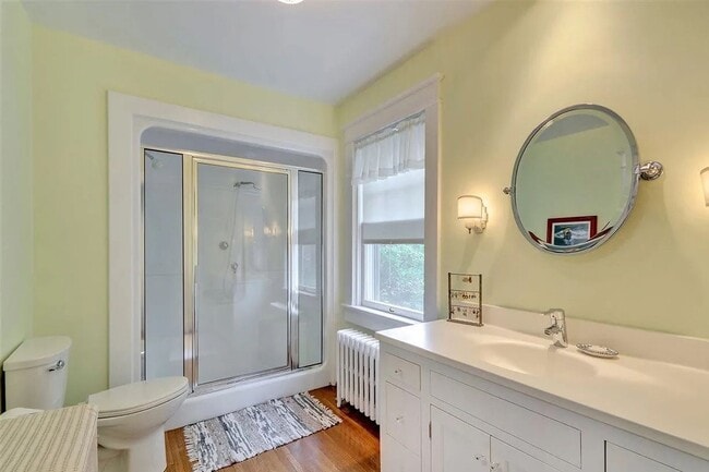 Building Photo - Charming & Pet-Friendly Downtown Gem