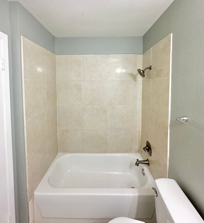 Building Photo - Modern Comfort in a Spacious 4BR Home