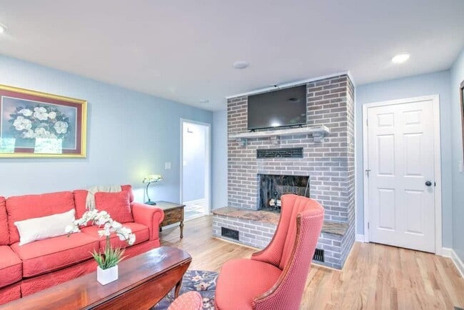 Building Photo - 201 Springdale Rd