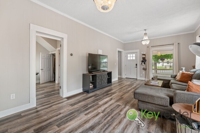 Building Photo - Delano District | Renovated 3 Bedroom 3 Ba...