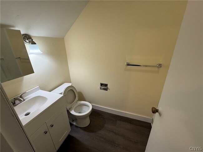 Building Photo - 416 Danforth St