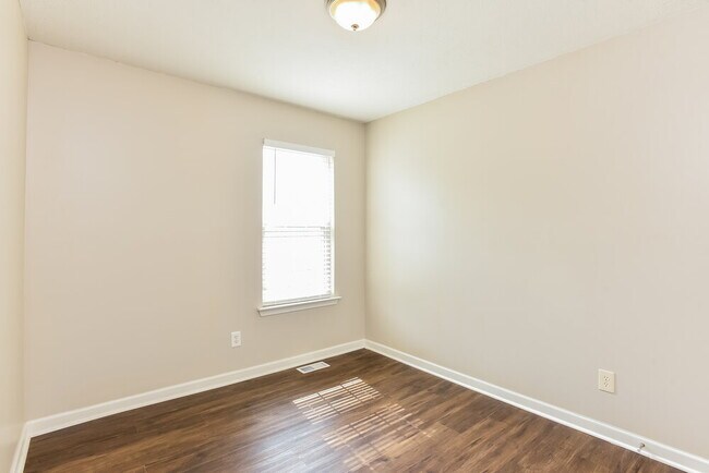Building Photo - 209 Pin Oak Ct