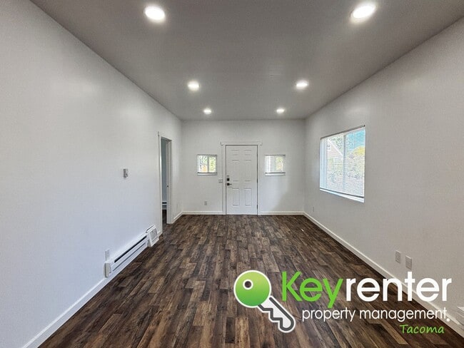 Building Photo - Updated 3-Bedroom Home for Rent in Central...